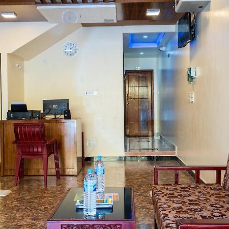 Le Suresh Guest House ポンディシェリ エクステリア 写真