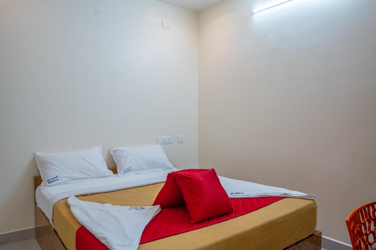 Le Suresh Guest House ポンディシェリ エクステリア 写真