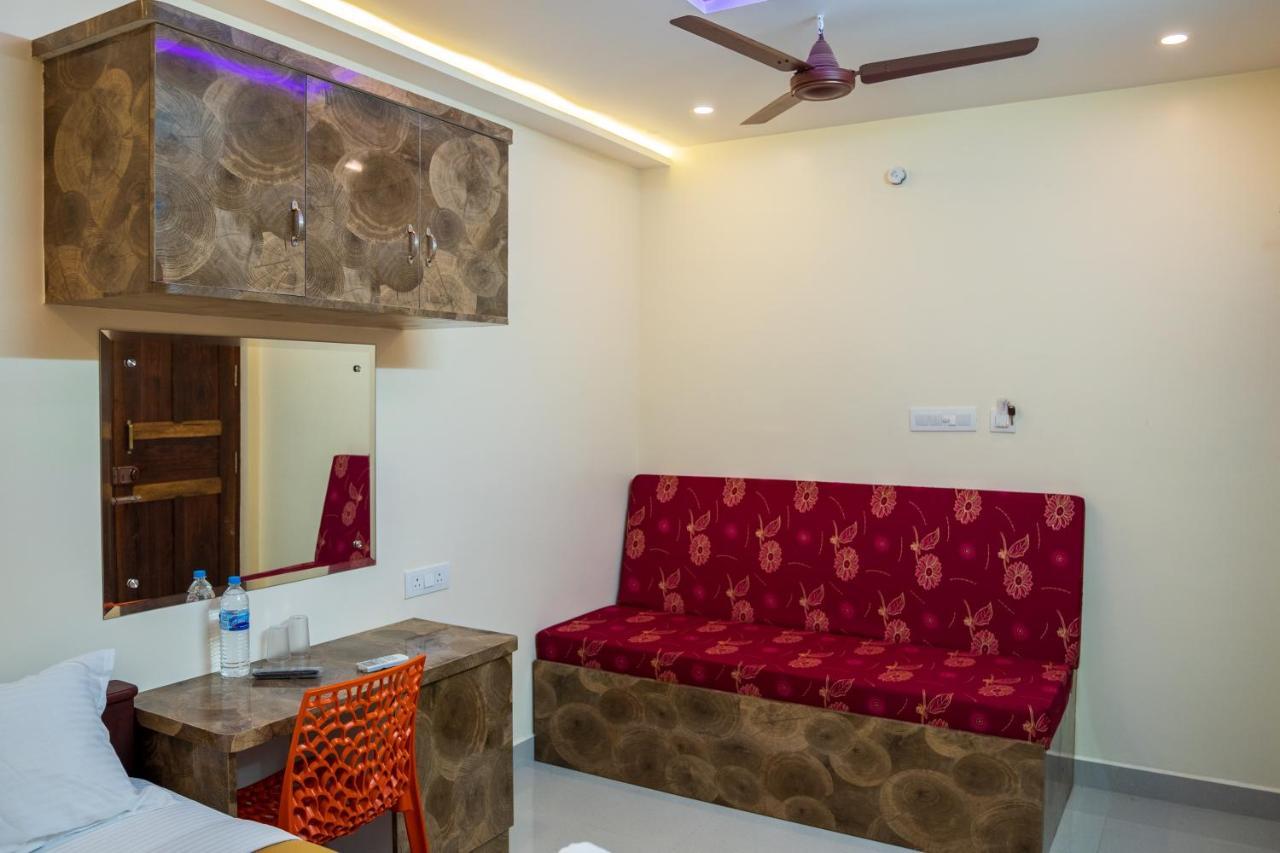 Le Suresh Guest House ポンディシェリ エクステリア 写真
